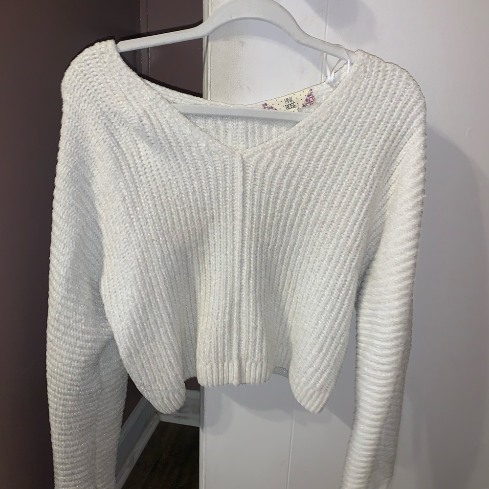 super cute white sweater !